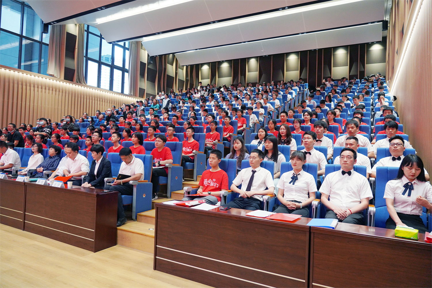 梦想起航·放飞希望—汉江实验学校隆重举行首届九年级毕业典礼